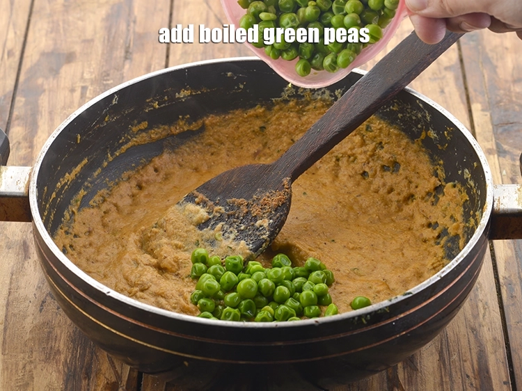 Step 30 – <p><span style="background-color:rgb(255,255,255);color:rgb(0,0,0);">3/4 કપ </span><a href="https://www.tarladalal.com/glossary-green-peas-matar-hare-matar-vatana-gujarati-180i#ing_2431"><u>બાફેલા લીલા વટાણા (boiled green peas)</u></a> ઉમેરો. જો તમે તાજા લીલા …