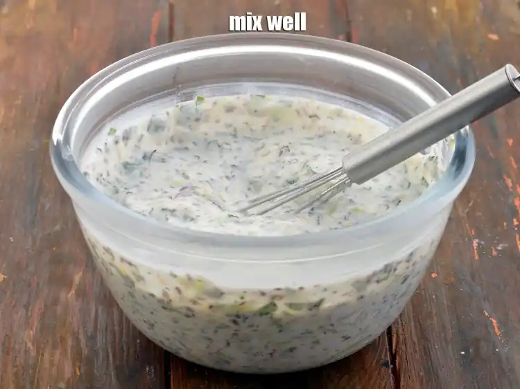 Step 14 – <p>બધી સામગ્રીને ફેટણ (વ્હિસ્ક)ની મદદથી સારી રીતે મિક્સ કરો અને બધી રાયતાઓની જેમ ઓછામાં ઓછું …