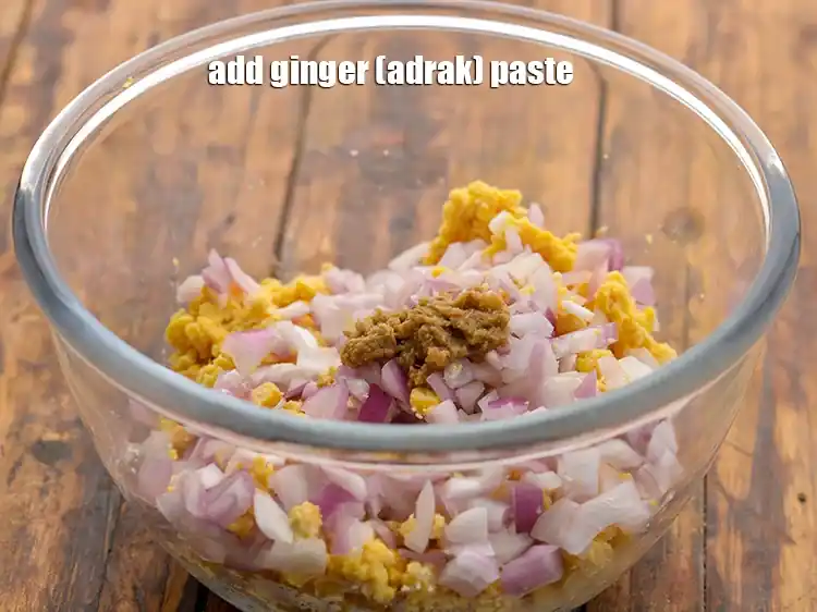 Step 11 – <p>આગળ, <span style="background-color:rgb(255,255,255);color:rgb(0,0,0);">1/2 ટીસ્પૂન </span><a href="https://www.tarladalal.com/glossary-ginger-adrak-gujarati-453i#ing_2753"><u>આદુની પેસ્ટ (ginger (adrak) paste)</u></a>ની પેસ્ટ ઉમેરો. જો તમને અદ્રકનો …