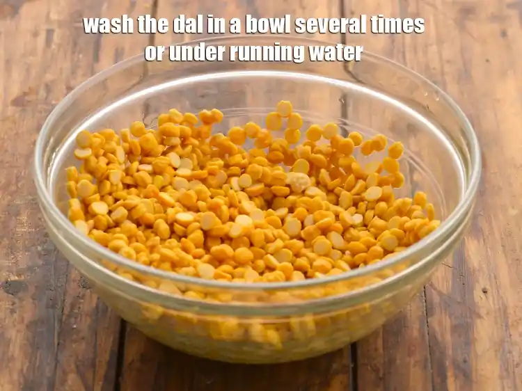 Step 2 – <p>દાળને એક બાઉલમાં ઘણી વખત અથવા વહેતા પાણી નીચે ધોઈ લો અને બાઉલમાં કાઢી લો.</p>