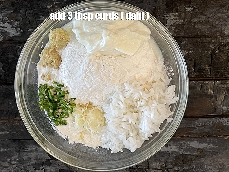 स्टेप 7 – <p>३ टेबल-स्पून <a href=""><strong>दही</strong></a> डालें।</p>