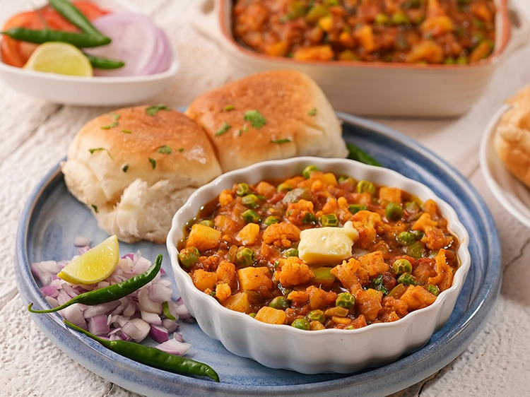 स्टेप 28 – <p>इसे पूर्ण भोजन बनाने के लिए स्वादिष्ट <a href="https://www.tarladalal.in/tava-pulao-tawa-pulao-recipe-hindi-33427r"><strong>तवा पुलाव</strong></a> …