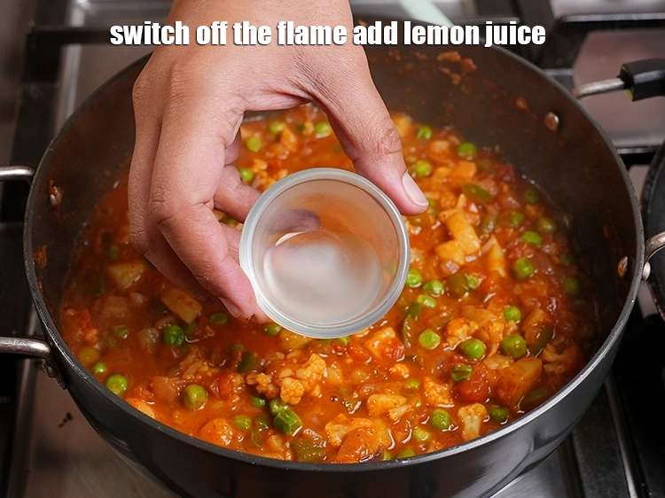 स्टेप 18 – <p>२ टी-स्पून <a href="https://www.tarladalal.in/glossary-lemon-nimbu-hindi-428i#ing_2754"><u>नींबू का रस (lemon juice)</u></a> डालें।</p>