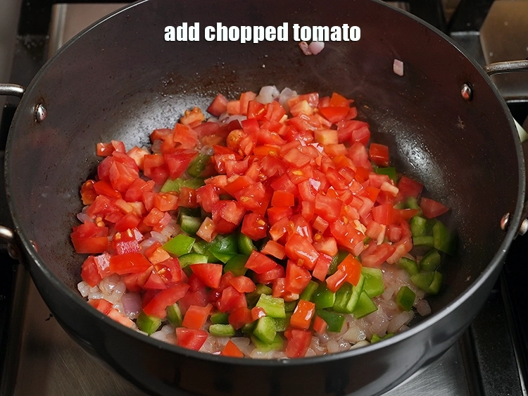 स्टेप 6 – <p>१ कप <a href="https://www.tarladalal.in/glossary-tomatoes-tamatar-hindi-639i#ing_2361"><u>कटा हुआ टमाटर (chopped tomatoes)</u></a> डालें।</p>