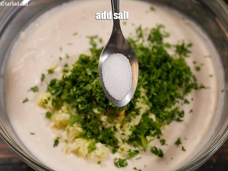 स्टेप 31 – <p style="margin-left:0px;"><a href="https://www.tarladalal.in/glossary-salt-namak-table-salt-hindi-418i"><u>नमक (salt)</u></a> डालें<span style="background-color:rgb(255,255,255);color:rgb(0,0,0);">।</span></p>