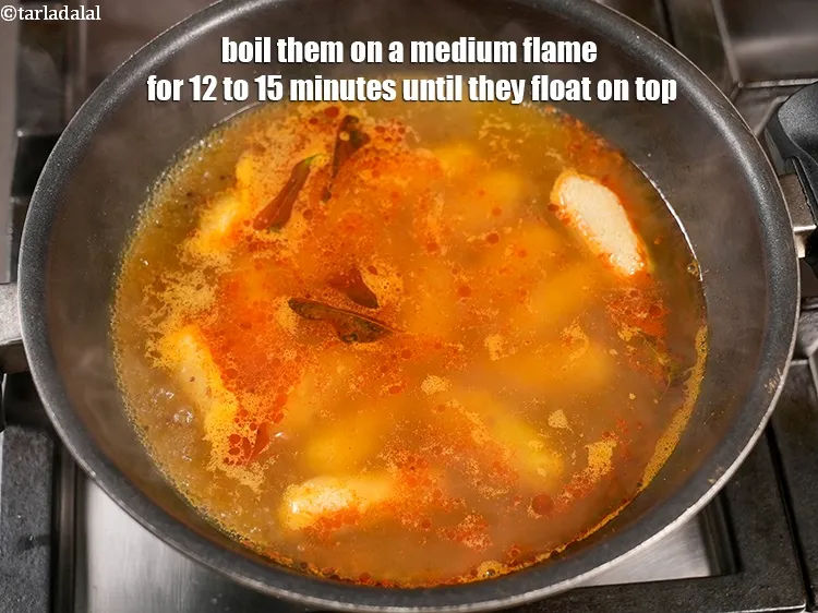 स्टेप 24 – <p><span style="background-color:rgb(255,255,255);color:rgb(0,0,0);">उन्हें मध्यम आँच पर&nbsp;</span><span style="background-color:white;color:black;">१२</span><span style="background-color:rgb(255,255,255);color:rgb(0,0,0);"> से&nbsp;</span><span style="background-color:white;color:black;">१५</span><span style="background-color:rgb(255,255,255);color:rgb(0,0,0);"> …