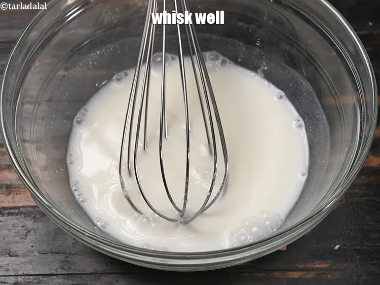 स्टेप 3 – <p>अच्छी तरह से फेंटें और एक तरफ रख दें।</p>