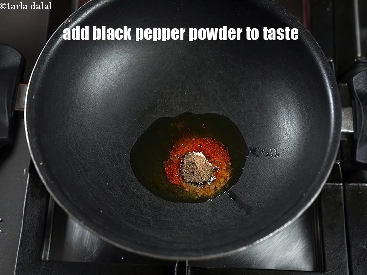 स्टेप 10 – <p>स्वादानुसार <a href="https://www.tarladalal.in/glossary-freshly-ground-black-pepper-kalimirch-powder-kali-mirch-ka-powder-hindi-567i"><u>ताजी पिसी काली मिर्च (freshly ground black pepper)&nbsp;</u></a> …