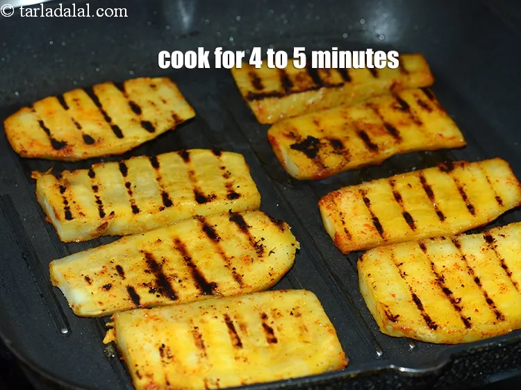 स्टेप 18 – <p><span style="background-color:rgb(255,255,255);color:rgb(0,0,0);">मध्यम आँच पर </span><span style="background-color:white;color:rgb(0,0,0);">४&nbsp;से ५</span><span style="background-color:rgb(255,255,255);color:rgb(0,0,0);"> मिनट या …