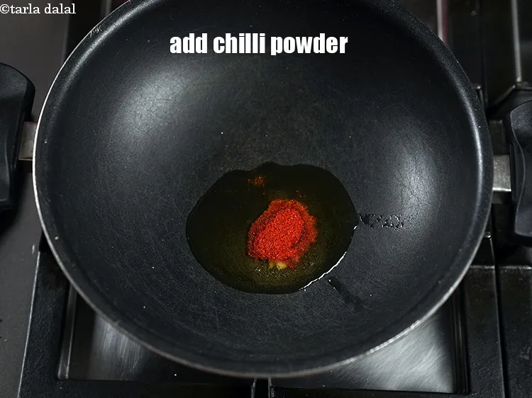 स्टेप 8 – <p><span style="background-color:white;color:black;">१</span> टी-स्पून <a href="https://www.tarladalal.in/glossary-chilli-powder-red-chilli-powder-hindi-339i"><u>लाल मिर्च का पाउडर (red chilli …