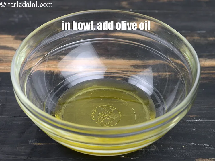 स्टेप 8 – <p>एक कटोरे में <span style="background-color:rgb(255,255,255);color:rgb(0,0,0);">२ टी-स्पून </span><a href="https://www.tarladalal.in/glossary-olive-oil-hindi-451i"><u>जैतून का तेल …