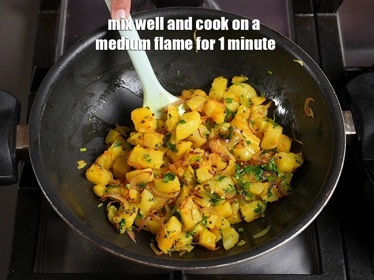 स्टेप 33 – <p><span style="background-color:rgb(255,255,255);color:rgb(0,0,0);">अच्छी तरह मिलाएं और मध्यम आंच पर १ मिनट …