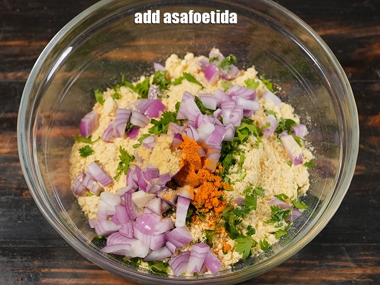 स्टेप 7 – <p><span style="background-color:rgb(255,255,255);color:rgb(0,0,0);">१/४ टी-स्पून </span><a href="https://www.tarladalal.in/glossary-asafoetida-hing-hindi-113i"><u>हींग (asafoetida, hing)</u></a><u> </u><span style="background-color:white;">डालें</span><span style="background-color:white;color:#0D0D0D;">।</span></p>