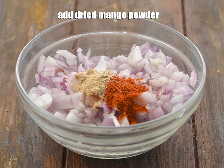 स्टेप 30 – <p>१/२ टी-स्पून&nbsp;<a href="https://www.tarladalal.com/glossary-dried-mango-powder-amchur-powder-hindi-148i">अमचूर पाउडर</a>&nbsp;डालें।</p>