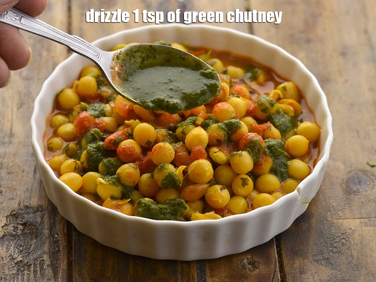स्टेप 31 – <p>1&nbsp;टी-स्पून&nbsp;<a href="https://www.tarladalal.com/green-chutney-chaat-hindi-2797r">हरी चटनी</a>&nbsp;छिड़कें।</p>