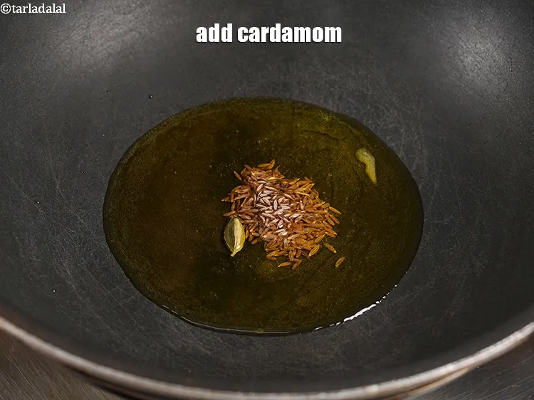 स्टेप 9 – <p>१&nbsp;<a href="https://www.tarladalal.com/glossary-cardamom-elaichi-hindi-262i">इलायची</a>&nbsp;डालें&nbsp;।</p>