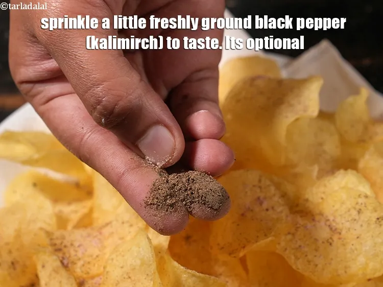 स्टेप 12 – <p>स्वाद के लिए थोड़ी&nbsp;<a href="https://www.tarladalal.com/glossary-freshly-ground-black-pepper-kalimirch-powder-kali-mirch-ka-powder-hindi-567i">ताज़ी पिसी काली मिर्च</a>&nbsp;छिड़कें। यह वैकल्पिक …