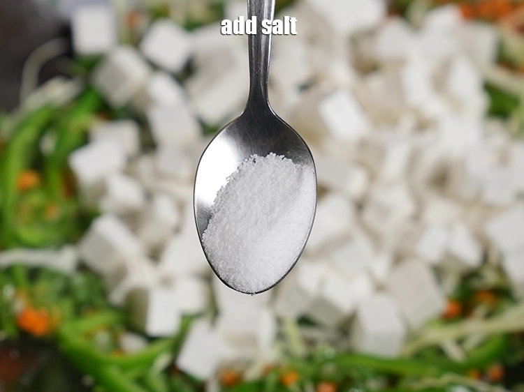 स्टेप 39 – <p>स्वादानुसार <a href="https://www.tarladalal.in/glossary-salt-namak-table-salt-hindi-418i"><u>नमक (salt) </u></a>डालें।</p>