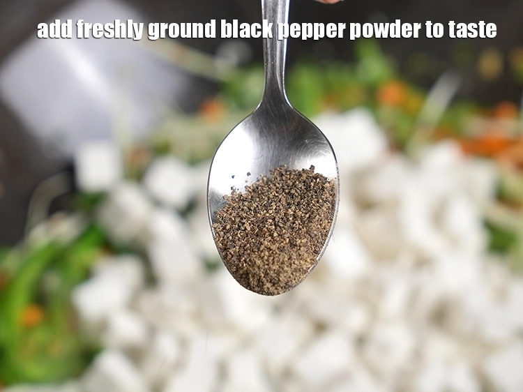 स्टेप 40 – <p>स्वादानुसार <a href="https://www.tarladalal.in/glossary-freshly-ground-black-pepper-kalimirch-powder-kali-mirch-ka-powder-hindi-567i"><u>ताजी पिसी काली मिर्च (freshly ground black pepper) …