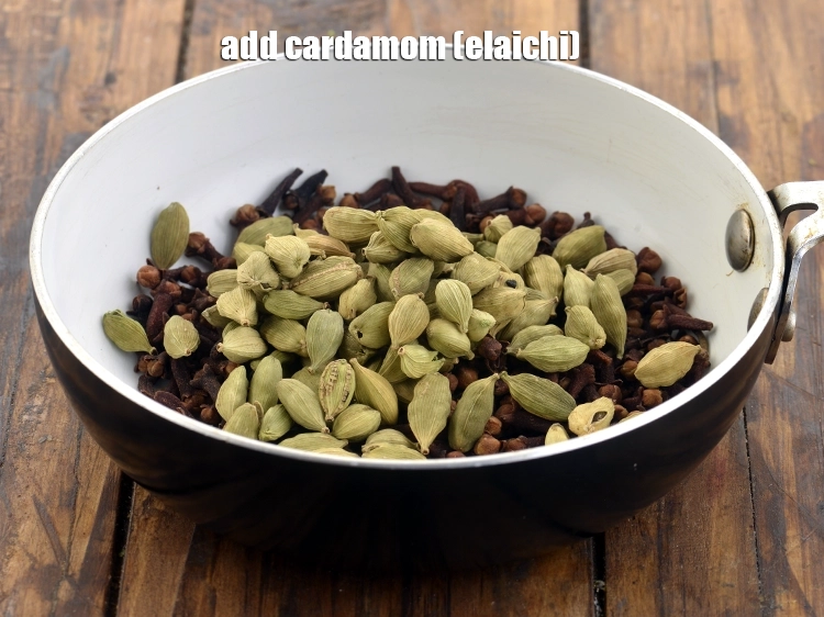 स्टेप 2 – <p>अब इसमे <span style="background-color:rgb(255,255,255);color:rgb(0,0,0);">1/4 कप </span><a href="https://www.tarladalal.com/glossary-cardamom-elaichi-hindi-262i"><u>इलायची (cardamom, elaichi)</u></a><u> </u>डालें<span …
