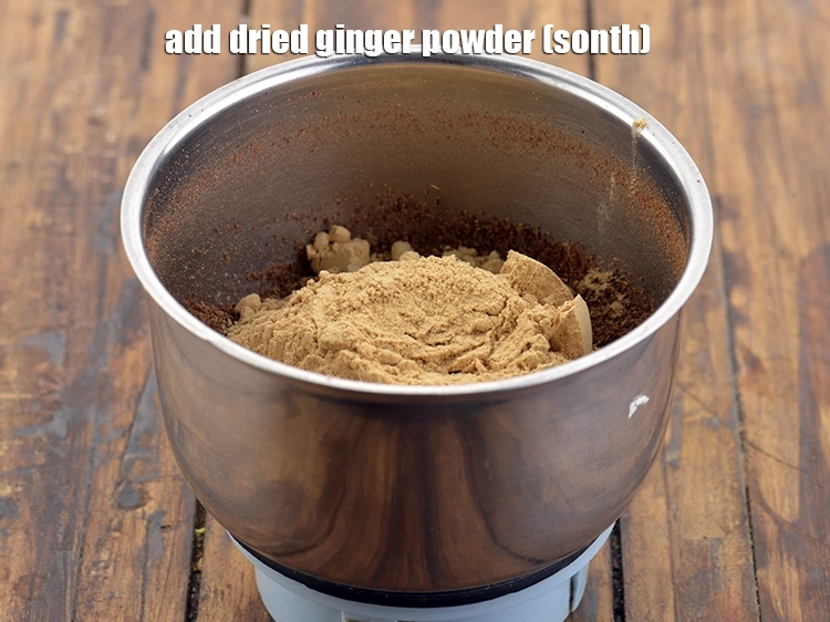 स्टेप 9 – <p>अब इसमें <span style="background-color:rgb(255,255,255);color:rgb(0,0,0);">1/4 कप </span><a href="https://www.tarladalal.com/glossary-dried-ginger-powder-sonth-hindi-454i"><u>सौंठ (dried ginger powder …