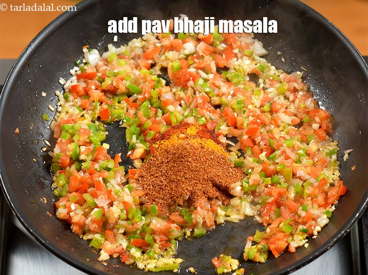 स्टेप 13 – <p><span style="background-color:rgb(255,255,255);color:rgb(0,0,0);">1 टी-स्पून </span><a href="https://www.tarladalal.com/glossary-pav-bhaji-masala-hindi-298i"><u>पाव भाजी मसाला (pav bhaji masala)</u></a> …