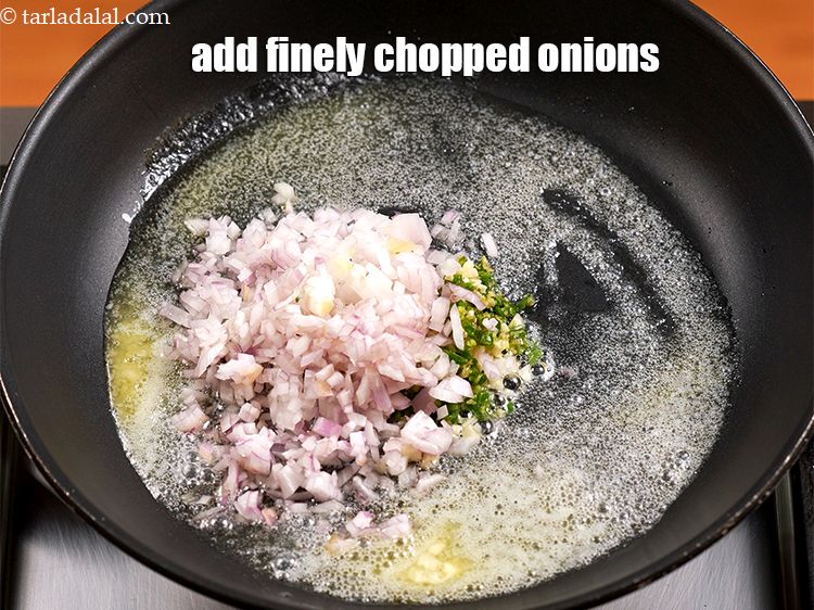 स्टेप 5 – <p><span style="background-color:rgb(255,255,255);color:rgb(0,0,0);">1/4 कप </span><a href="https://www.tarladalal.com/glossary-onions-pyaz-pyaaz-kanda-hindi-548i#ing_2327"><u>कटा हुआ प्याज़ (chopped onions)</u></a> <span …