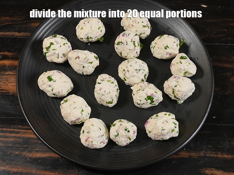 स्टेप 11 – <p><span style="background-color:rgb(255,255,255);color:rgb(0,0,0);">मिश्रण को २० बराबर भागों में विभाजित करें।</span></p>