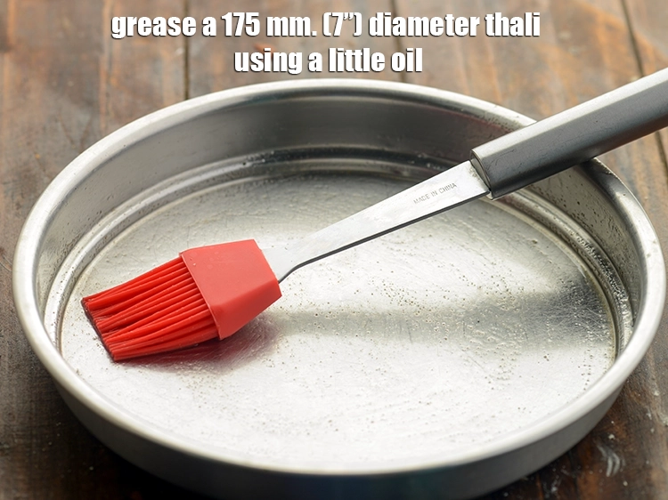 स्टेप 9 – <p><strong>स्प्राउट्स ढोकला</strong> स्टिम करने के ठीक पहले | <strong>हैल्दी स्प्राउट …