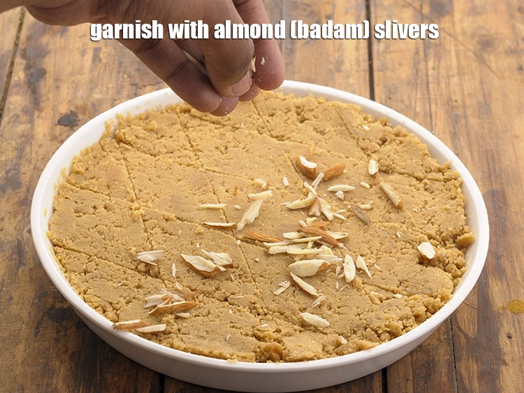 स्टेप 14 – <p><a href="https://www.tarladalal.com/glossary-almond-slivers-slivered-almonds-hindi-664i"><u>बादाम के स्लाइस</u></a> से <strong>गोलपापड़ी। गुड़ पापड़ी | सुखड़ी …