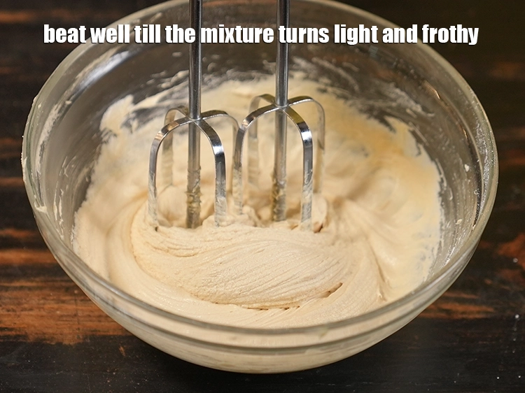 स्टेप 46 – <p>मिश्रण के हल्का और झागदार होने तक अच्छी तरह फेंटें।</p>