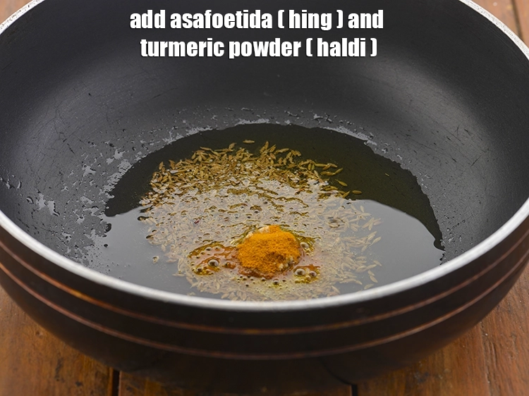 स्टेप 16 – <p>जब जीरा चटकने लगे, तो <a href="https://www.tarladalal.com/glossary-asafoetida-hing-hindi-113i"><u>हींग (asafoetida, hing)</u></a> और …