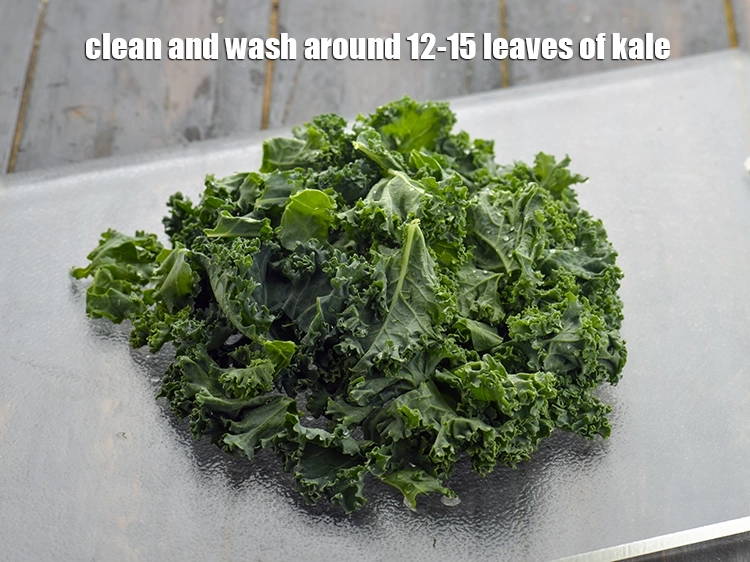 स्टेप 3 – <p><a href="https://www.tarladalal.com/glossary-kale-hindi-1476i"><u>केल (kale)</u></a> के लगभग १२-१५ पत्तों को साफ करके …
