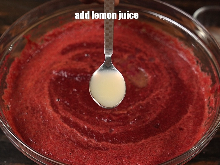 स्टेप 19 – <p>2 टेबल-स्पून<u> </u><a href="https://www.tarladalal.com/glossary-lemon-nimbu-hindi-428i#ing_2754"><u>नींबू का रस (lemon juice)</u></a> डालें। नींबू …