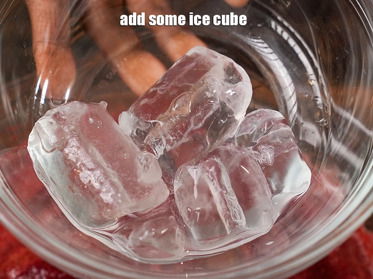 स्टेप 20 – <p><span style="background-color:rgb(255,255,255);color:rgb(0,0,0);">अगर आप चाहें तो थोड़े से </span>कुछ बर्फ के …