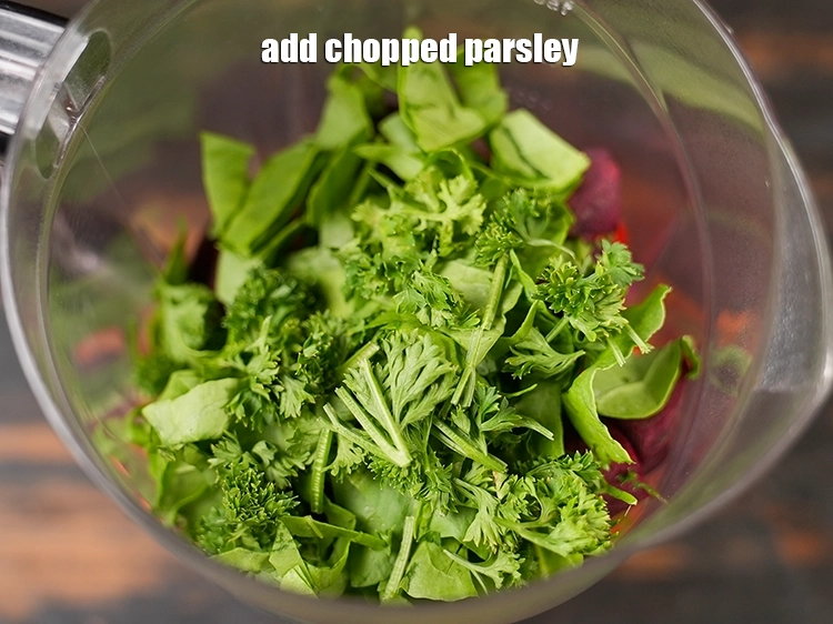 स्टेप 13 – <p>स्वाद को बढ़ाने के लिए थोड़े ताजा हर्ब जोडें। पहले …