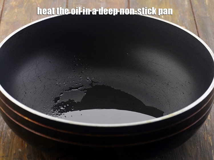 स्टेप 1 – <p>एक गहरे नॉन-स्टिक पैन में <span style="background-color:rgb(255,255,255);color:rgb(0,0,0);">1 टी-स्पून </span><a href="https://www.tarladalal.com/glossary-oil-hindi-671i"><u>तेल …