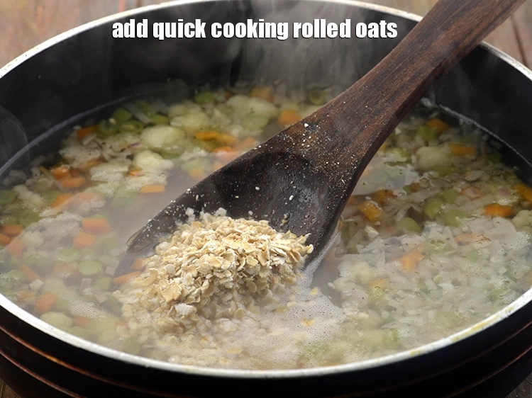 स्टेप 10 – <p><span style="background-color:rgb(255,255,255);color:rgb(0,0,0);">अब, 2 टेबल-स्पून </span><a href="https://www.tarladalal.com/glossary-quick-cooking-rolled-oats-rolled-oats-hindi-547i"><u>क्विक कुकिंग रोल्ड ओटस् (quick …