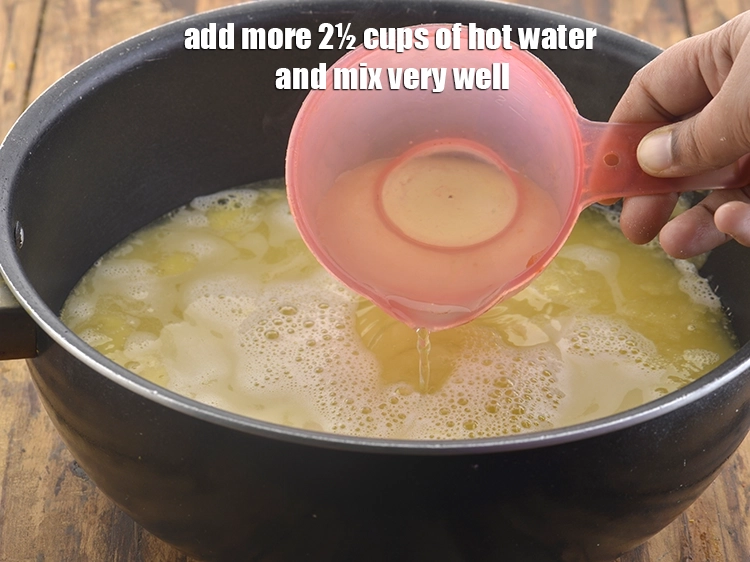 स्टेप 26 – <p>और २ कप गरम पानी डालें और अच्छी तरह मिलाएँ। …