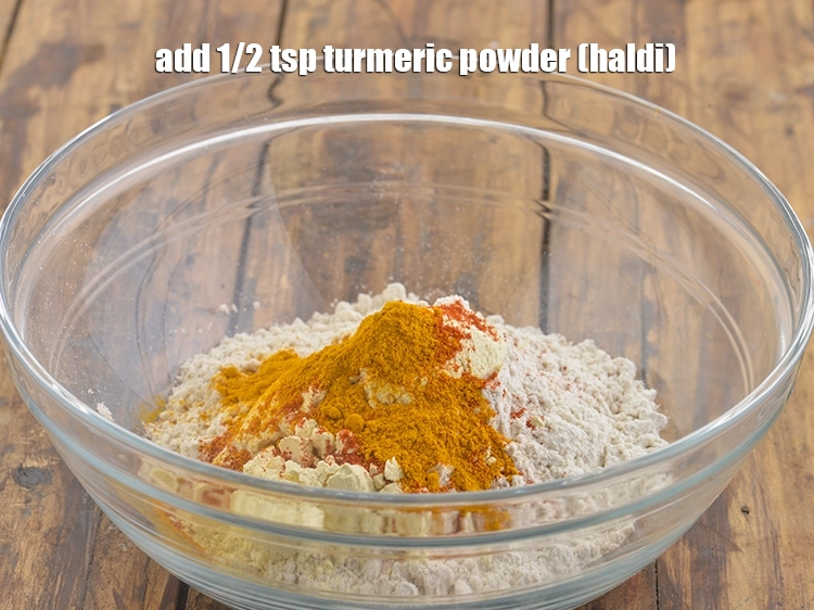 स्टेप 4 – <p><span style="background-color:rgb(255,255,255);color:rgb(0,0,0);">1/2 टी-स्पून </span><a href="https://www.tarladalal.com/glossary-turmeric-powder-haldi-hindi-645i"><u>हल्दी पाउडर (turmeric powder, haldi)</u></a> डालें।</p>