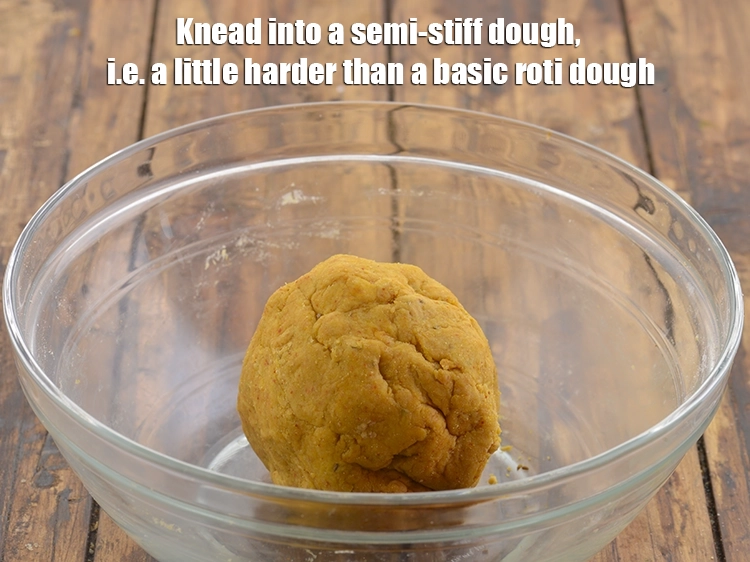 स्टेप 9 – <p>हल्का सख्त आटा गूंथ लें। यानी रोटी के आटे से …