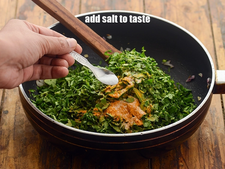 स्टेप 19 – <p><a href="https://www.tarladalal.com/glossary-salt-namak-table-salt-hindi-418i"><u>नमक (salt) </u></a><span style="background-color:rgb(255,255,255);color:rgb(0,0,0);">, स्वादअनुसार डालें।</span></p>