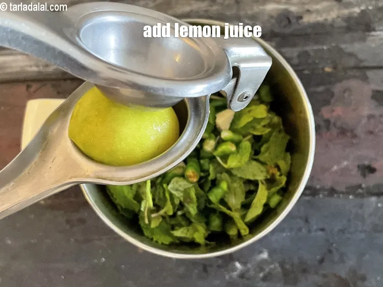 स्टेप 19 – <p>१/२ टी-स्पून&nbsp;<a href="">नींबू का रस</a>&nbsp;डालें। अगर आप मसाले की मात्रा …