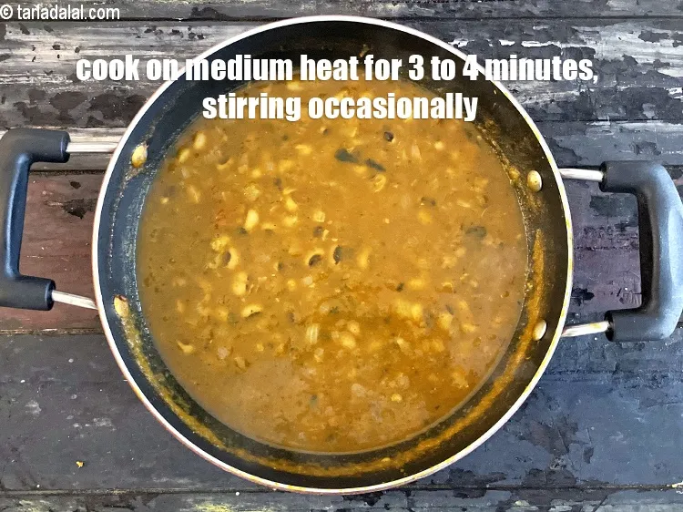 स्टेप 33 – <p>बीच-बीच में हिलाते हुए मध्यम आंच पर 3 से 4 …