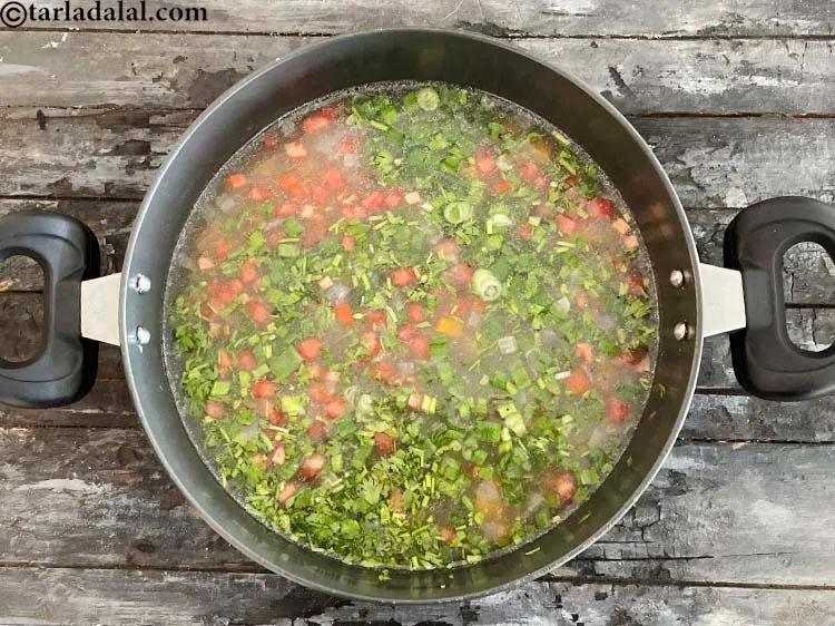 स्टेप 32 – <p>सभी सब्जियों को बारीक काट लें ताकि उनका स्वाद अच्छा …