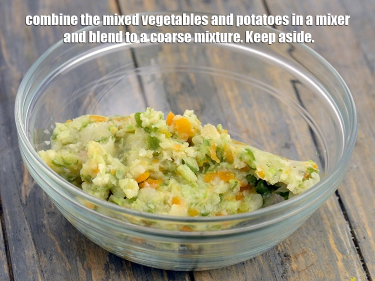 स्टेप 3 – <p><span style="background-color:rgb(255,255,255);color:rgb(0,0,0);">1 कप </span><a href="https://www.tarladalal.com/glossary-mixed-vegetables-mixed-sabzi-hindi-723i#ing_2430"><u>हल्की उबाली हुई मिली-जुली सब्जियाँ </u></a><span …