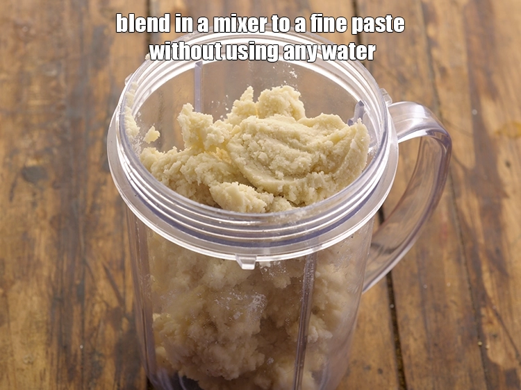 स्टेप 5 – <p>मिक्सर में बिना पानी का इस्तेमाल किए बारीक पेस्ट बना …