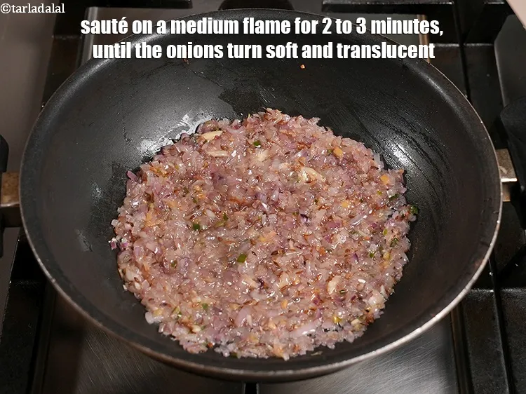 स्टेप 9 – <p>मध्यम आंच पर 2 से 3 मिनट तक भूनें, जब …