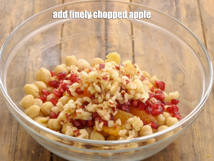 स्टेप 20 – <p>बारीक कटा हुआ सेब भी डालें। अगर आपके शिशु के …