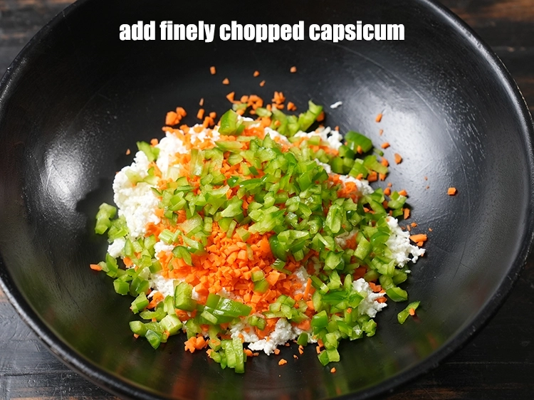 स्टेप 5 – <p><span style="background-color:rgb(255,255,255);color:rgb(0,0,0);">1/4 कप </span><a href="https://www.tarladalal.com/glossary-capsicum-shimla-mirch-bell-pepper-hindi-163i#ing_2311"><u>कटी हुई शिमला मिर्च (chopped capsicum)</u></a><u> …